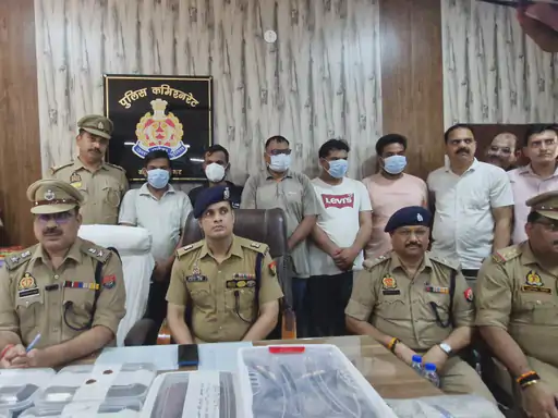 Greater Noida Crime: जीएसटी कंसल्टेंट से 29 लाख की लूट का खुलासा, ‘स्पेशल 26’ की तर्ज पर रची साजिश, 5 आरोपी गिरफ्तार Greater Noida Crime: जीएसटी कंसल्टेंट से 29 लाख की लूट का खुलासा, ‘स्पेशल 26’ की तर्ज पर रची साजिश, 5 आरोपी गिरफ्तार