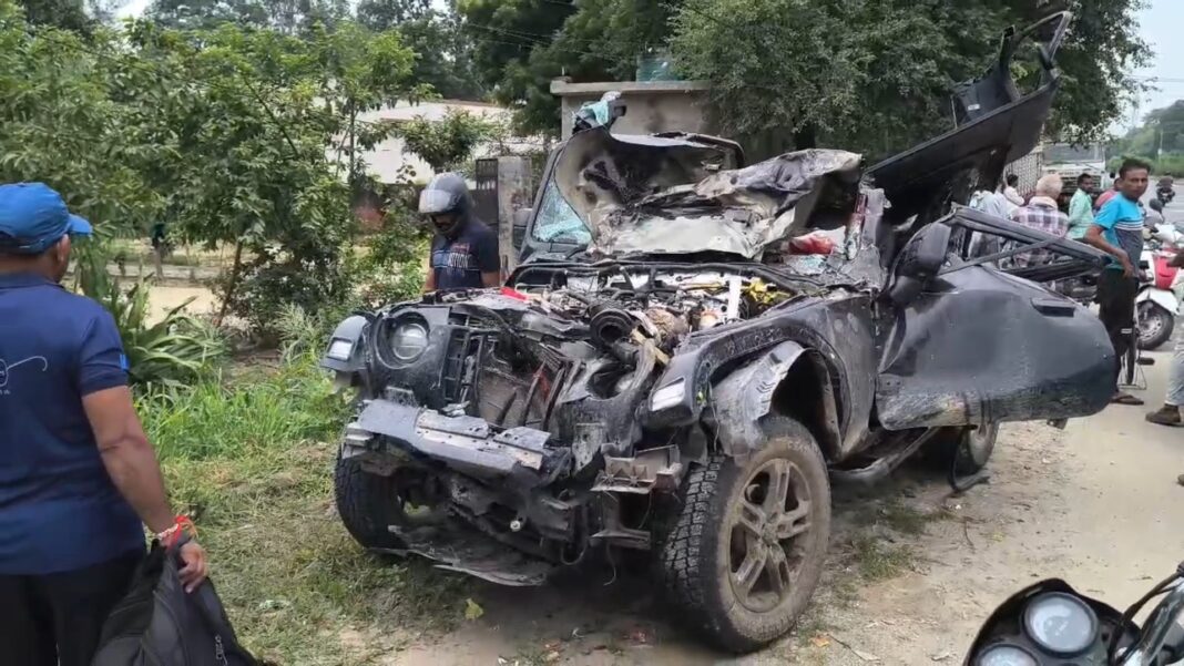 Hapur News : बदायूं से दिल्ली जा रही थार गंगा एक्सप्रेसवे पर पलटी, चार की मौत व एक घायल Hapur News : बदायूं से दिल्ली जा रही थार गंगा एक्सप्रेसवे पर पलटी, चार की मौत व एक घायल