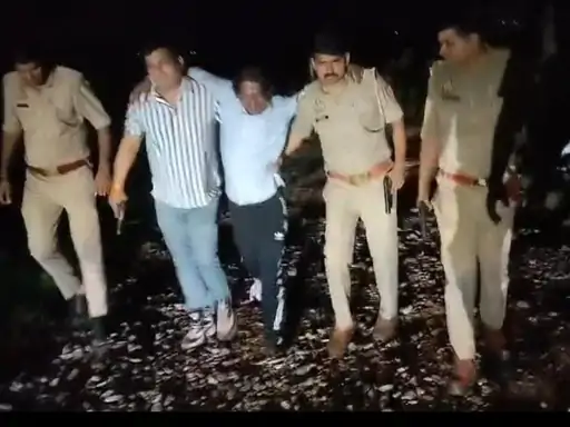 Encounter: ग्रेटर नोएडा में मुठभेड़ के बाद दो बदमाश गिरफ्तार, एक के पैर में लगी गोली; चोरी की R-15 बरामद Encounter: ग्रेटर नोएडा में मुठभेड़ के बाद दो बदमाश गिरफ्तार, एक के पैर में लगी गोली; चोरी की R-15 बरामद