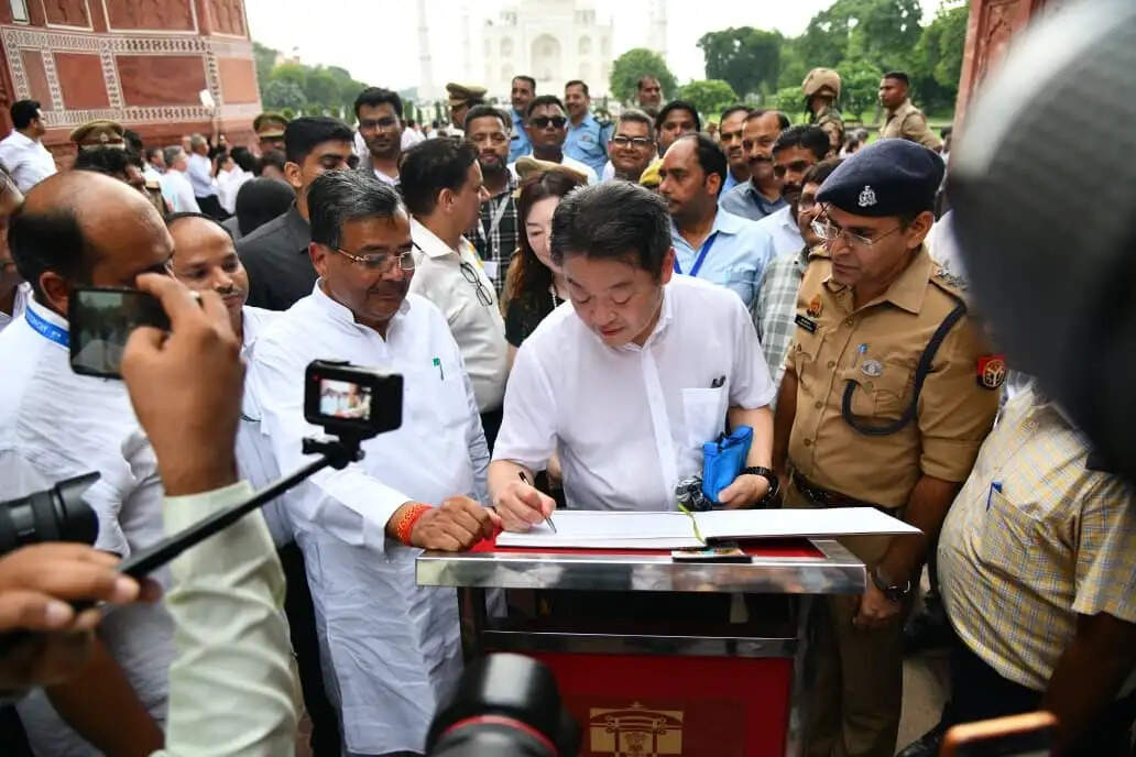 Lucknow : जापान संग रिश्तों को नई उड़ान देगा यूपी, अब लखनऊ में साझेदारी का लिखा जाएगा महाअध्याय Lucknow : जापान संग रिश्तों को नई उड़ान देगा यूपी, अब लखनऊ में साझेदारी का लिखा जाएगा महाअध्याय