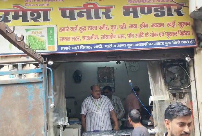 Uttar Pradesh : हापुड़ में कांवड़ यात्रा के दौरान खाद्य विभाग की बड़ी कार्रवाई, 200 किलो संदिग्ध पनीर जेसीबी से नष्ट