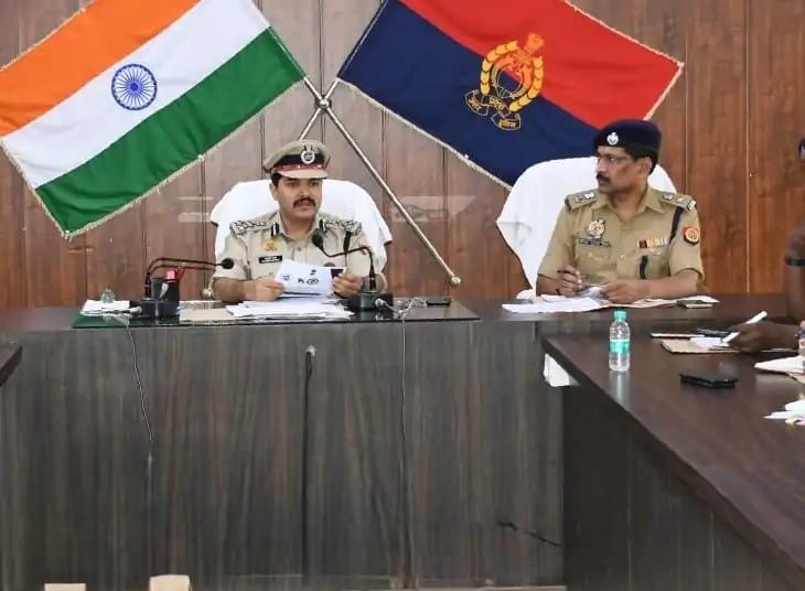 Uttar Pradesh : बुलंदशहर में 6 लाख रुपये वसूलने के आरोप में एसएचओ समेत 7 पुलिसकर्मियों पर एफआईआर, डीआईजी के आदेश पर कार्रवाई