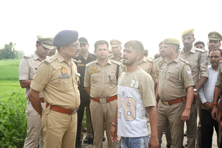 Uttar Pradesh : बुलंदशहर में खेत पर टहल रहे किसान की गोली मारकर हत्या, कार से आए बदमाश फरार