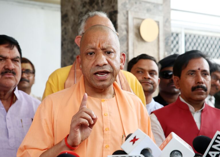 Uttar Pradesh : जिन्होंने रामभक्तों पर गोलियां चलवाईं, वही साधु-संतों और श्रीराम जन्मभूमि मंदिर को कर रहे बदनाम- सीएम योगी