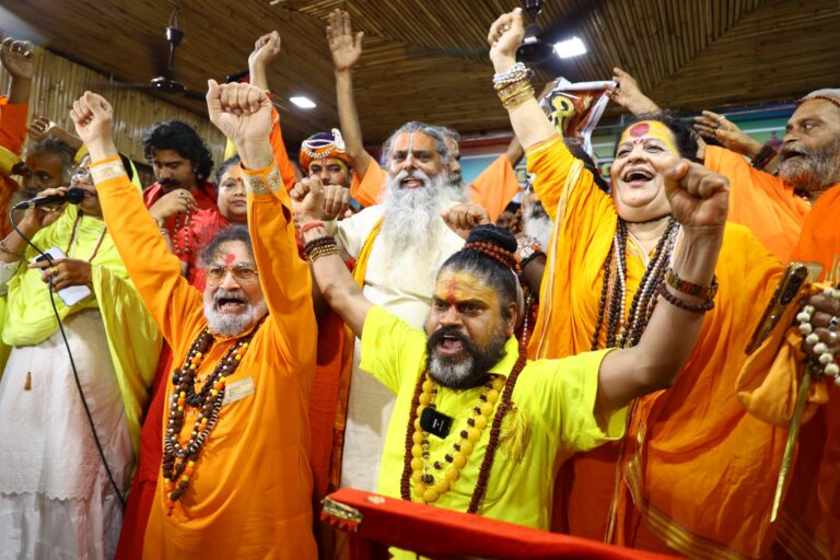 Uttar Pradesh : श्रीकृष्ण जन्मभूमि मुक्ति आंदोलन तेज, संतों ने 6 दिसंबर को कारसेवा का किया ऐलान, प्रशासन अलर्ट