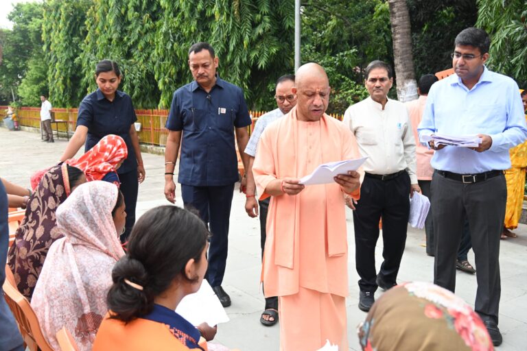 Uttar Pradesh : घबराइए मत, कराएंगे हर समस्या का समाधान- सीएम योगी