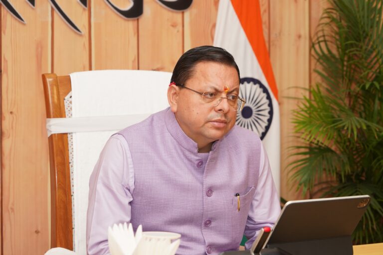 Uttarakhand : मुख्यमंत्री ने जिलाधिकारियों के साथ की वर्चुअल बैठक