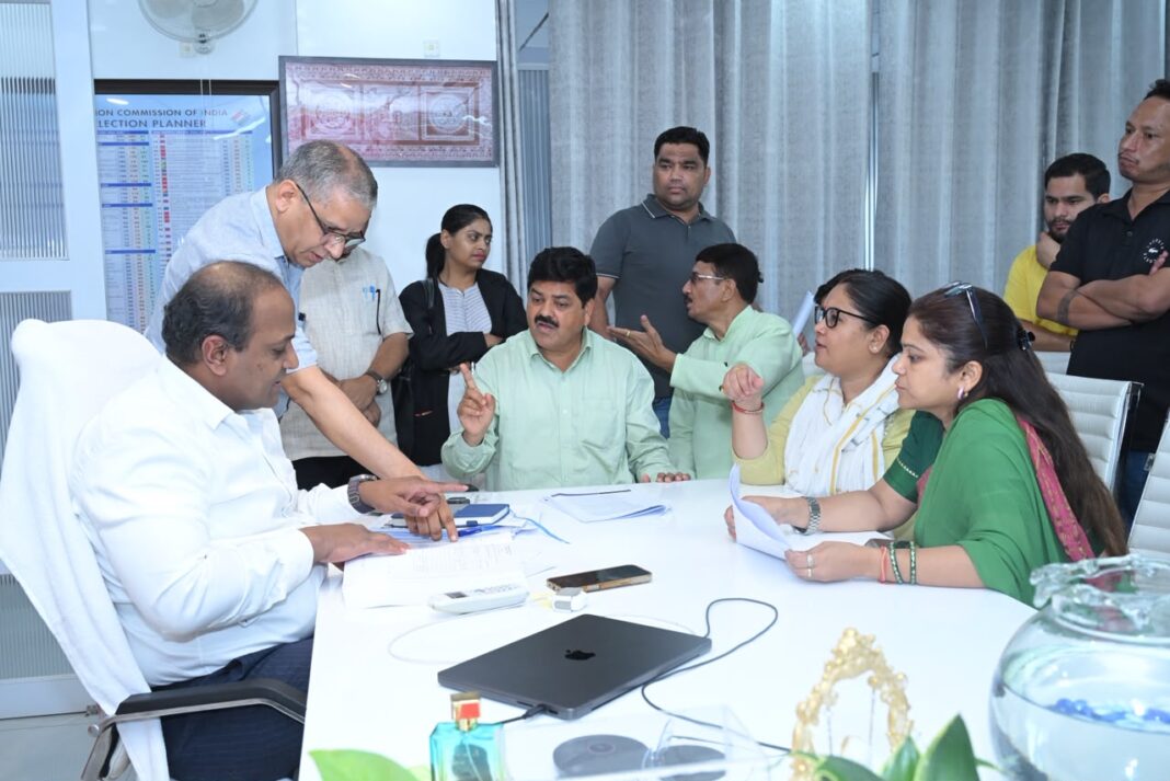 Dehradun : एसआईआर प्रक्रिया में अनियमितता का आरोप, कांग्रेस प्रतिनिधिमंडल मुख्य निर्वाचन अधिकारी से मिला Dehradun : एसआईआर प्रक्रिया में अनियमितता का आरोप, कांग्रेस प्रतिनिधिमंडल मुख्य निर्वाचन अधिकारी से मिला