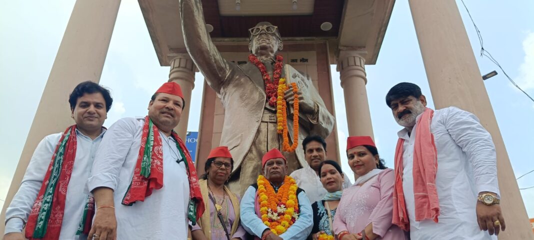 Hapur News : हापुड़ में सपा के पीडीए अभियान के प्रभारी लखन सिंह पाल ने की पंचायत Hapur News : हापुड़ में सपा के पीडीए अभियान के प्रभारी लखन सिंह पाल ने की पंचायत