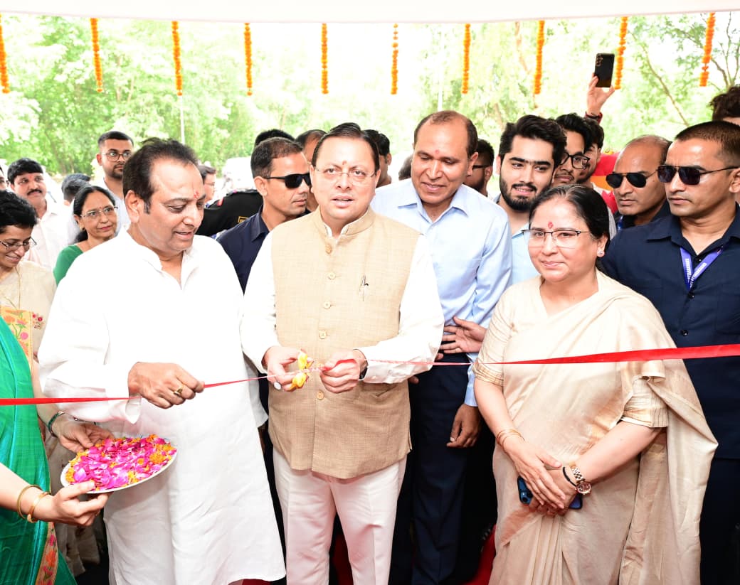 Dehradun : मुख्यमंत्री ने दून विश्वविद्यालय के दीक्षारम्भ सत्र का किया शुभारंभ, युवाओं से बड़े सपने देखने और उन्हें साकार करने का किया आह्वान Dehradun : मुख्यमंत्री ने दून विश्वविद्यालय के दीक्षारम्भ सत्र का किया शुभारंभ, युवाओं से बड़े सपने देखने और उन्हें साकार करने का किया आह्वान