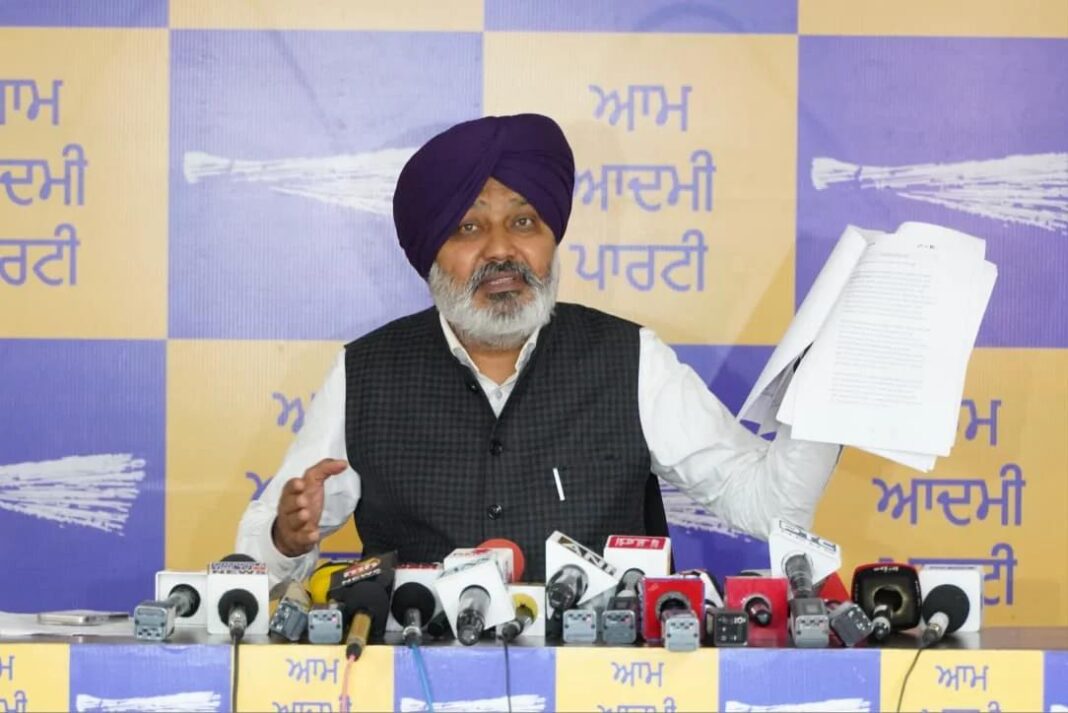 Chandigarh : पंजाब सरकार ने हर मंच पर आरडीएफ का मुद्दा उठाया, लेकिन केंद्र अभी भी किसानों के पैसे रोके बैठा है- हरपाल सिंह चीमा Chandigarh : पंजाब सरकार ने हर मंच पर आरडीएफ का मुद्दा उठाया, लेकिन केंद्र अभी भी किसानों के पैसे रोके बैठा है- हरपाल सिंह चीमा