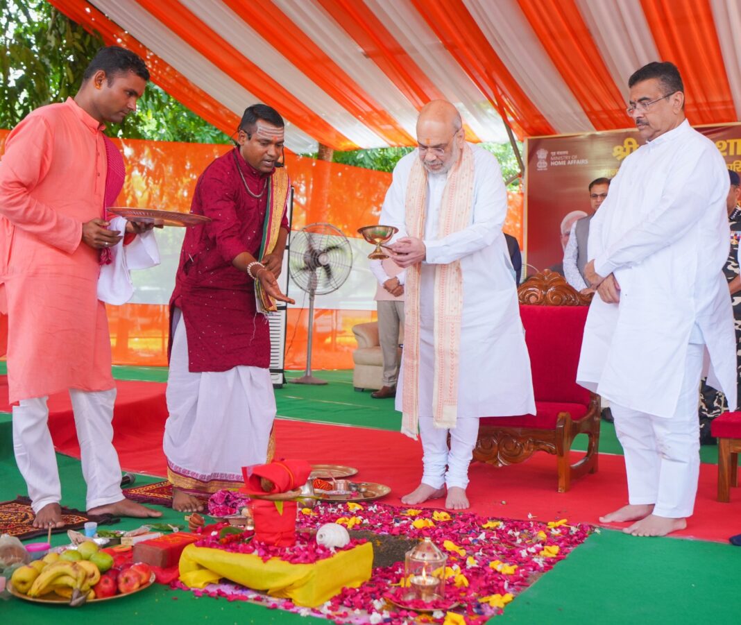 Siliguri : सिलीगुड़ी में एसएसबी की 189 करोड़ की परियोजनाओं का लोकार्पण और शिलान्यास, अमित शाह ने जवानों से किया संवाद Siliguri : सिलीगुड़ी में एसएसबी की 189 करोड़ की परियोजनाओं का लोकार्पण और शिलान्यास, अमित शाह ने जवानों से किया संवाद