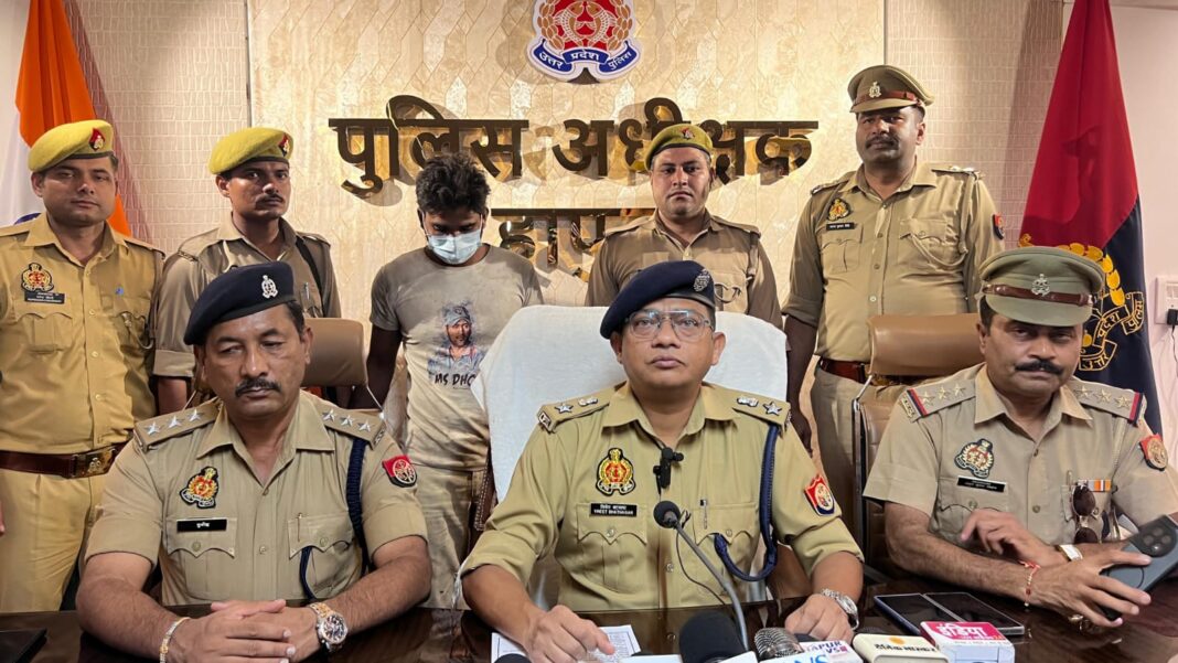 Hapur News : कैंटर के पाइप में वेल्डिंग कर छिपाए थे पांच लाख, हापुड़ पुलिस ने फर्जी लूट का किया पर्दाफाश Hapur News : कैंटर के पाइप में वेल्डिंग कर छिपाए थे पांच लाख, हापुड़ पुलिस ने फर्जी लूट का किया पर्दाफाश