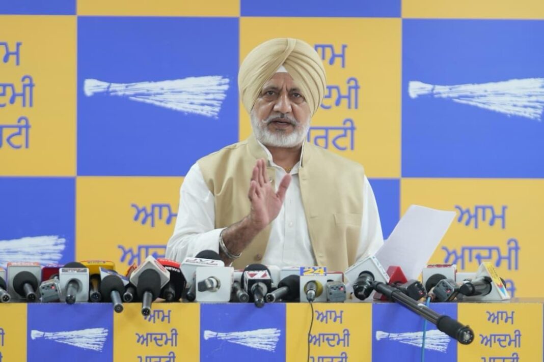 Chandigarh : पंजाब में ग्राउंडवाटर निकालने की दर चार साल में 163.80% से घटकर 152.22% हो गई, 95 ब्लॉक में सुधार दर्ज- बलतेज पन्नू Chandigarh : पंजाब में ग्राउंडवाटर निकालने की दर चार साल में 163.80% से घटकर 152.22% हो गई, 95 ब्लॉक में सुधार दर्ज- बलतेज पन्नू