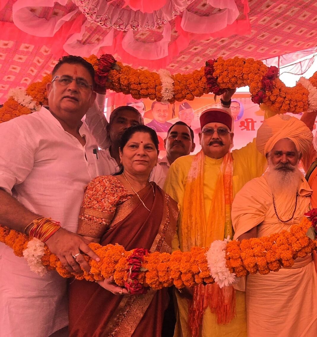 Haridwar : खानपुर में रुद्राभिषेक में शामिल हुए सतपाल महाराज, बाढ़ नियंत्रण को लेकर अधिकारियों से की चर्चा Haridwar : खानपुर में रुद्राभिषेक में शामिल हुए सतपाल महाराज, बाढ़ नियंत्रण को लेकर अधिकारियों से की चर्चा