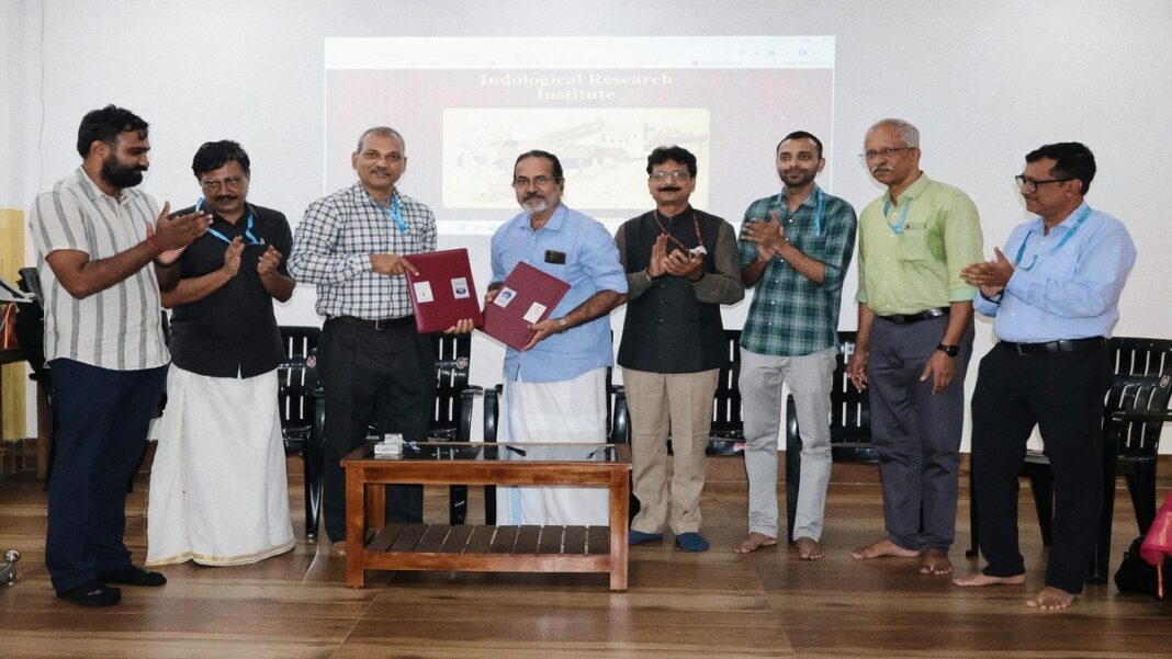 Ayurveda Manuscripts: केरल की 30 हजार से अधिक पांडुलिपियों को डिजिटल रूप देने की पहल, शोधकर्ताओं को मिलेगा लाभ Ayurveda Manuscripts: केरल की 30 हजार से अधिक पांडुलिपियों को डिजिटल रूप देने की पहल, शोधकर्ताओं को मिलेगा लाभ