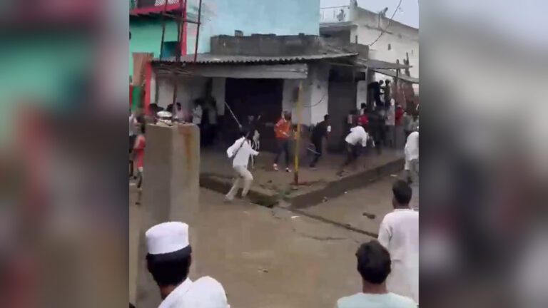 Uttar Pradesh : हापुड़ में बच्चों की कहासुनी बनी हिंसा, दो पक्षों में मारपीट-पथराव, पांच घायल