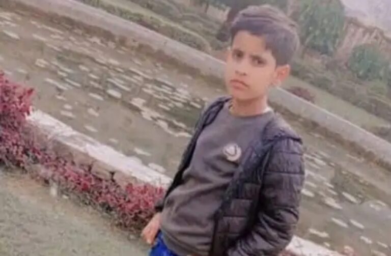 Uttar Pradesh : हापुड़ में छत से गिरकर 11 वर्षीय बच्चे की मौत, मोहल्ले में शोक की लहर