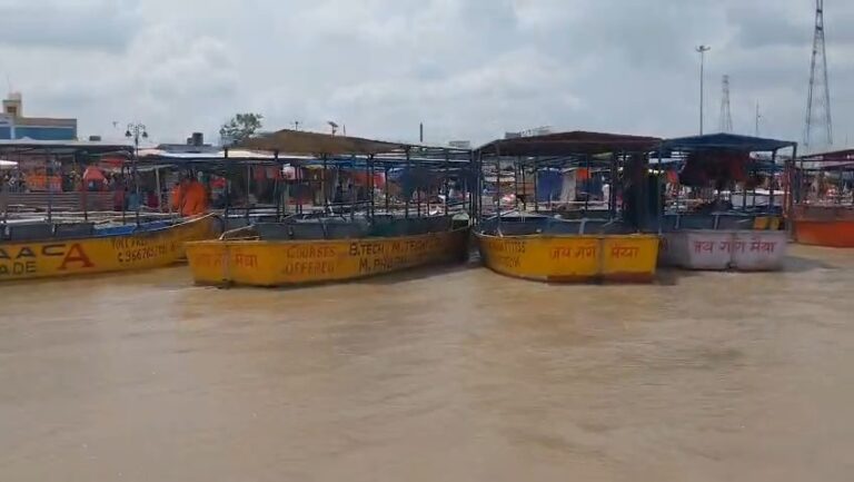 Uttar Pradesh : हापुड़ में गंगा का जलस्तर बढ़ने से गढ़मुक्तेश्वर में नौका संचालन पर रोक, प्रशासन अलर्ट