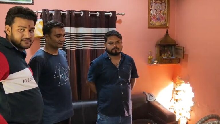 Uttar Pradesh : हापुड़ में बेखौफ चोरों ने भाजपा नेता के कार्यालय को बनाया निशाना, दीवार तोड़कर की चोरी, पुलिस गश्त पर उठे सवाल