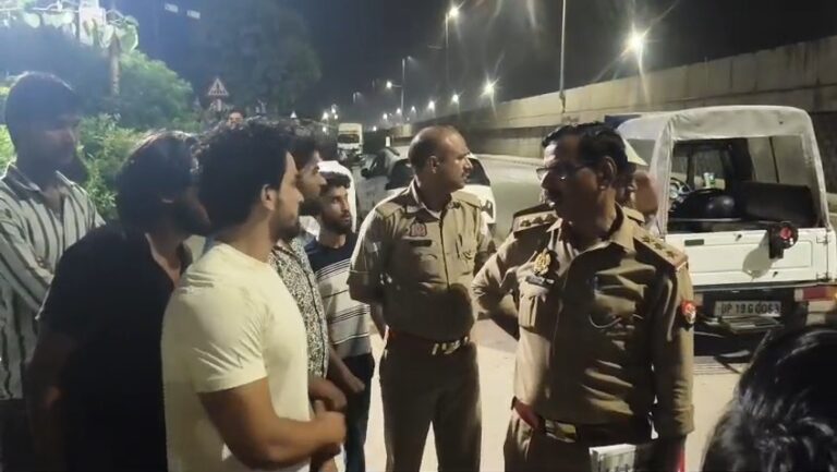 Uttar Pradesh : हापुड़ में एनएच-9 पर चलती बस पर फायरिंग, परिचालक से लूटपाट, दो आरोपी गिरफ्तार