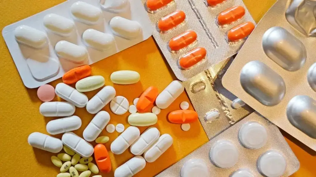 Drug Quality: जुलाई में 280 दवाओं के सैंपल फेल, बिहार में दूसरी कंपनी के ब्रांड नाम से बन रही नकली दवा भी पकड़ी गई Drug Quality: जुलाई में 280 दवाओं के सैंपल फेल, बिहार में दूसरी कंपनी के ब्रांड नाम से बन रही नकली दवा भी पकड़ी गई