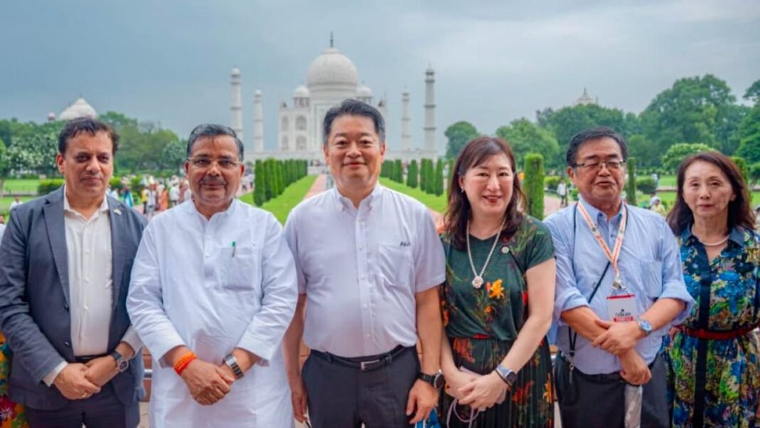 Agra : जापानी प्रतिनिधिमंडल पहुंचा आगरा, योगी सरकार की मेहमाननवाजी से अभिभूत Agra : जापानी प्रतिनिधिमंडल पहुंचा आगरा, योगी सरकार की मेहमाननवाजी से अभिभूत
