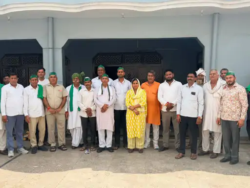 Farmers Meeting: ग्रेटर नोएडा में किसान एकता महासंघ की बैठक, स्थानीय युवाओं को रोजगार और लंबित मुआवजे का मुद्दा उठा Farmers Meeting: ग्रेटर नोएडा में किसान एकता महासंघ की बैठक, स्थानीय युवाओं को रोजगार और लंबित मुआवजे का मुद्दा उठा