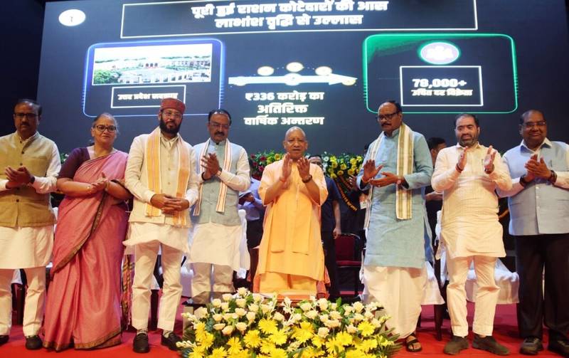 Lucknow : कोटेदारों ने योगी सरकार को दिया धन्यवाद, बोले-पहले लोग संदेह करते थे, अब देते हैं सम्मान Lucknow : कोटेदारों ने योगी सरकार को दिया धन्यवाद, बोले-पहले लोग संदेह करते थे, अब देते हैं सम्मान