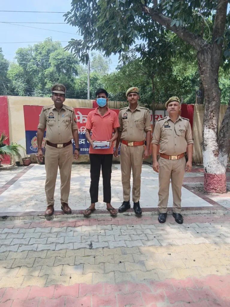 Noida Crime: भीड़भाड़ वाले इलाकों से मोबाइल चोरी करने वाला शातिर गिरफ्तार, 16 फोन बरामद
