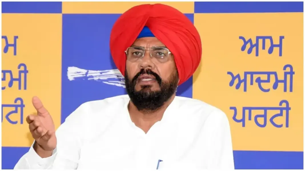 Chandigarh : आप विधायक कुलदीप सिंह धालीवाल ने राज्यपाल से की मुलाकात, अजनाला को बाढ़ से बचाने के लिए उज नदी पर डैम बनाने की मांग की Chandigarh : आप विधायक कुलदीप सिंह धालीवाल ने राज्यपाल से की मुलाकात, अजनाला को बाढ़ से बचाने के लिए उज नदी पर डैम बनाने की मांग की