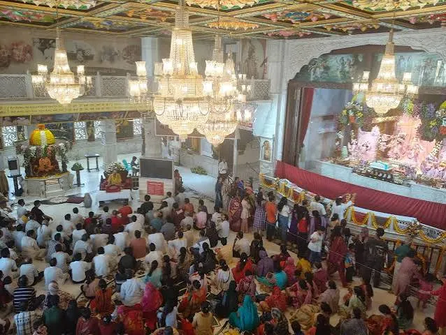 Janmashtami Celebration: कान्हा रचाएंगे रास, भक्ति में झूमेगा नोएडा; इस्कॉन में 1000 किलो पेड़े का प्रसाद और 108 से अधिक व्यंजनों का लगेगा भोग Janmashtami Celebration: कान्हा रचाएंगे रास, भक्ति में झूमेगा नोएडा; इस्कॉन में 1000 किलो पेड़े का प्रसाद और 108 से अधिक व्यंजनों का लगेगा भोग
