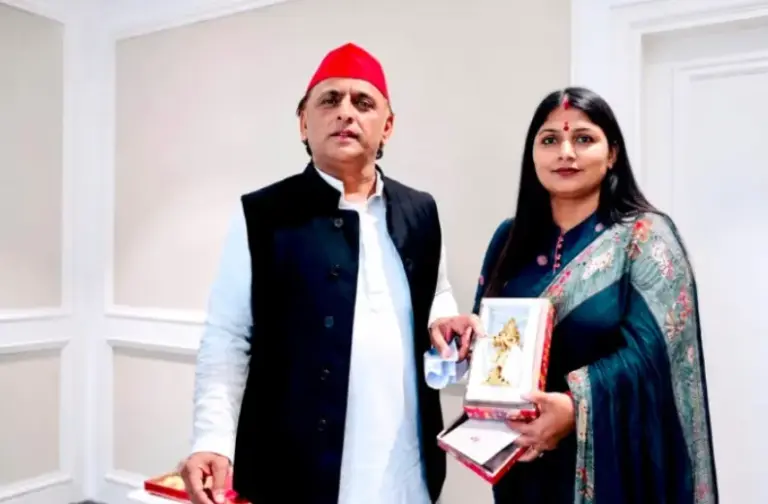 SP Politics: सपा महिला जिलाध्यक्ष शशि यादव ने अखिलेश यादव से की मुलाकात, 2027 चुनाव को लेकर हुई चर्चा