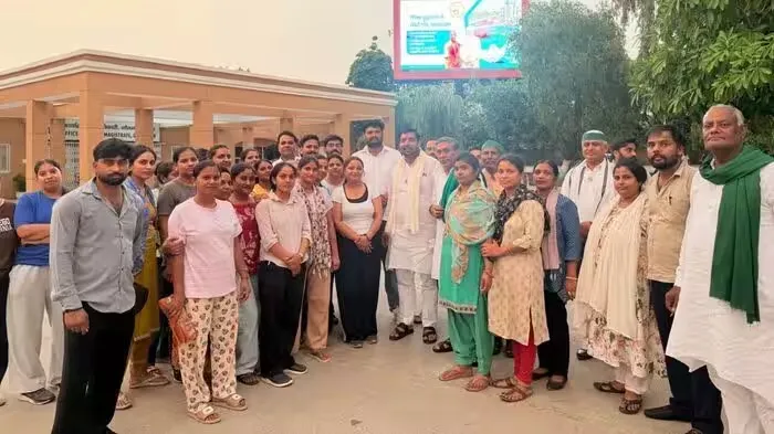 JIMS Employees: जिम्स के आउटसोर्स कर्मचारियों ने फिर आंदोलन की दी चेतावनी, 17 अगस्त से अनिश्चितकालीन धरने का ऐलान JIMS Employees: जिम्स के आउटसोर्स कर्मचारियों ने फिर आंदोलन की दी चेतावनी, 17 अगस्त से अनिश्चितकालीन धरने का ऐलान