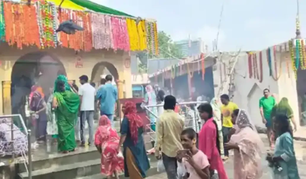 Sawan: सावन के पहले सोमवार पर शिवालयों में उमड़ा आस्था का सैलाब, जरूरतमंदों में बांटा गया सीलबंद दूध Sawan: सावन के पहले सोमवार पर शिवालयों में उमड़ा आस्था का सैलाब, जरूरतमंदों में बांटा गया सीलबंद दूध