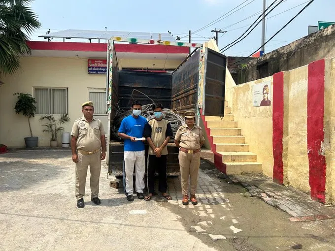 Greater Noida Crime: दादरी में चोरी का एल्युमिनियम तार और पिकअप बरामद, दो आरोपी गिरफ्तार Greater Noida Crime: दादरी में चोरी का एल्युमिनियम तार और पिकअप बरामद, दो आरोपी गिरफ्तार