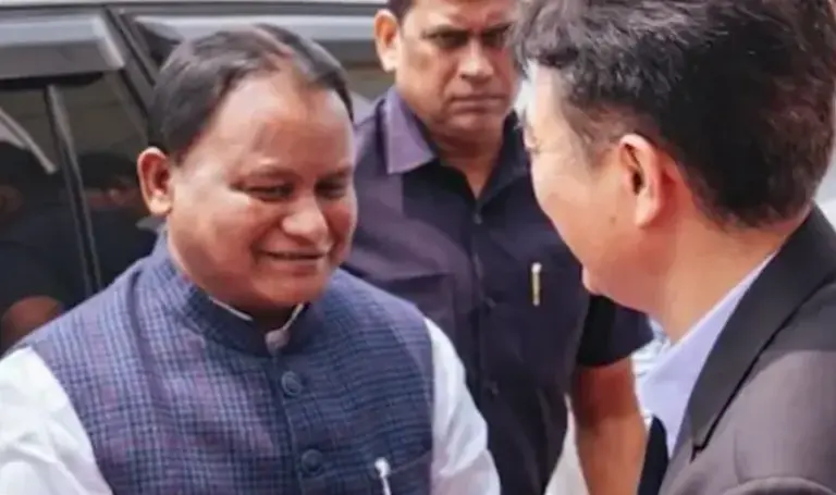 Odisha CM: ओडिशा के मुख्यमंत्री मोहन चरण माझी ग्रेटर नोएडा की हायर कंपनी पहुंचे, सुरक्षा के रहे कड़े इंतजाम