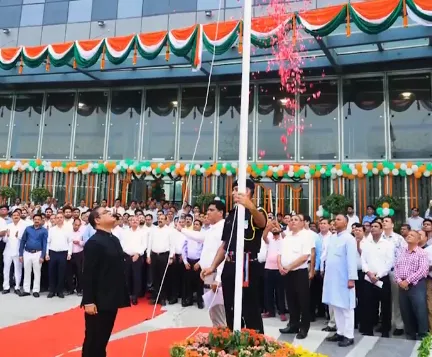 Independence Day: नोएडा में उत्साह और देशभक्ति के साथ मना स्वतंत्रता दिवस, सीईओ ने तिरंगा फहराकर सबका सम्मान करने की अपील Independence Day: नोएडा में उत्साह और देशभक्ति के साथ मना स्वतंत्रता दिवस, सीईओ ने तिरंगा फहराकर सबका सम्मान करने की अपील