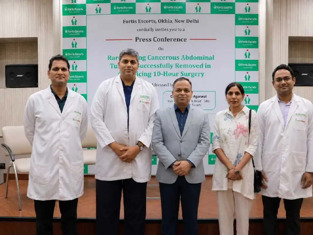 Fortis Surgery: एक ही सर्जरी में तीन जानलेवा बीमारियों पर वार, फोर्टिस ओखला में 64 वर्षीय मरीज का जटिल इलाज सफल Fortis Surgery: एक ही सर्जरी में तीन जानलेवा बीमारियों पर वार, फोर्टिस ओखला में 64 वर्षीय मरीज का जटिल इलाज सफल