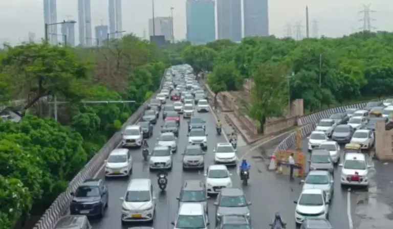 Expressway Traffic: यमुना पुश्ता रोड की सात दिन में शुरू होगी रिसर्फेसिंग, सेक्टर-94 से एडवंट तक सड़क होगी दुरुस्त