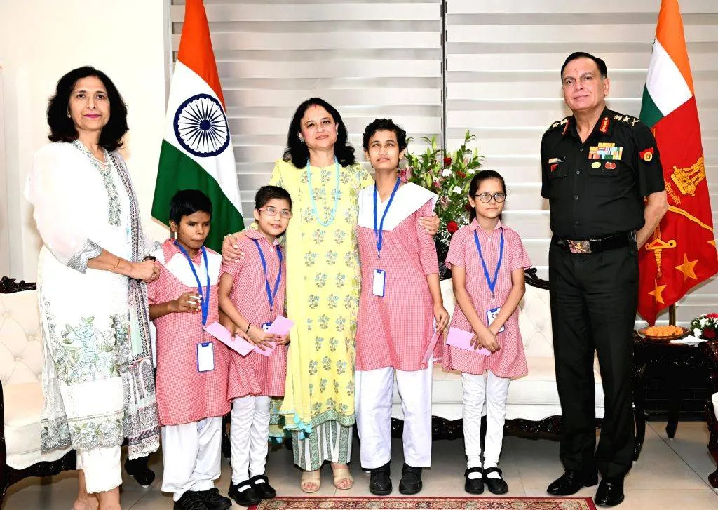 Army Raksha Bandhan: राखी के धागे में बंधा सेना और देश का भरोसा, छात्राओं ने सेना प्रमुख जनरल धीरज सेठ को बांधी राखी Army Raksha Bandhan: राखी के धागे में बंधा सेना और देश का भरोसा, छात्राओं ने सेना प्रमुख जनरल धीरज सेठ को बांधी राखी