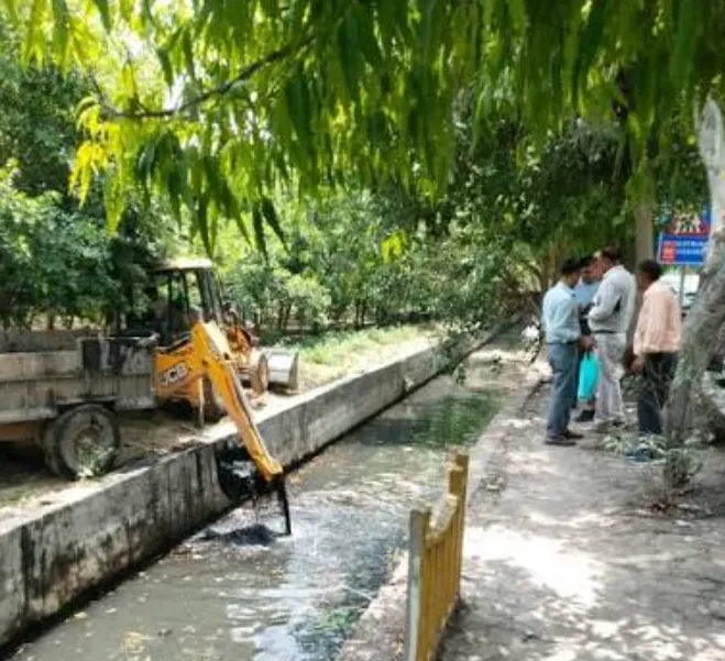Rainwater Problems: गड्ढों और जलभराव की रिपोर्ट तैयार, प्रशासन ने प्राधिकरण को भेजा पत्र