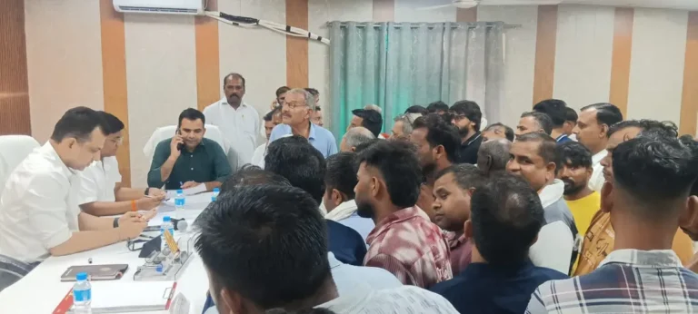 Administration: संपूर्ण समाधान दिवस में 164 शिकायतें दर्ज, 14 का मौके पर निस्तारण