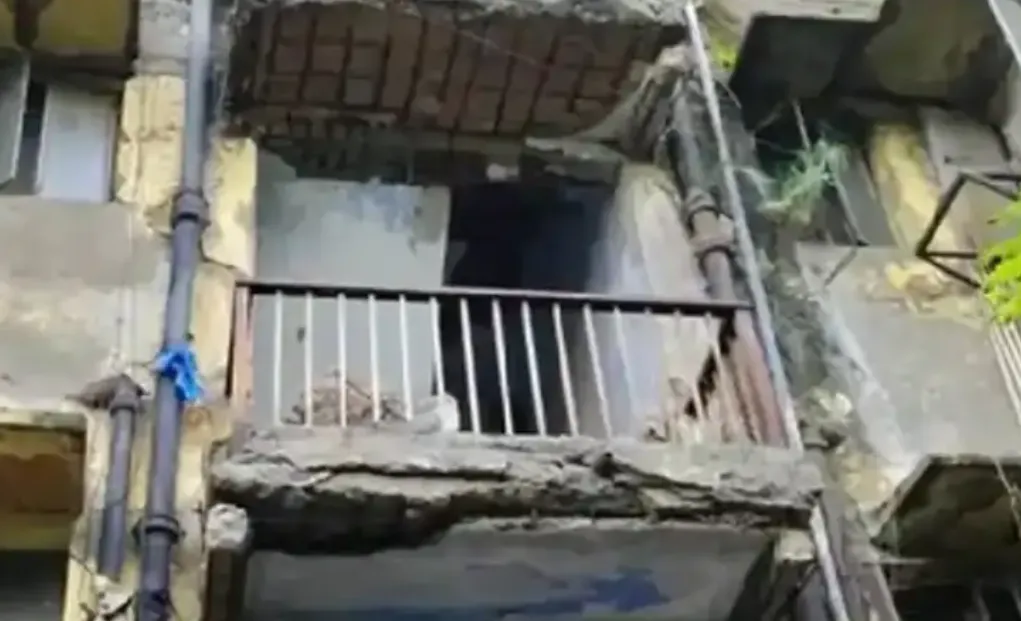 Noida Authority: प्राधिकरण ने 378 लोगों को नोटिस दिए, जर्जर 128 मकान खाली करने का आदेश Noida Authority: प्राधिकरण ने 378 लोगों को नोटिस दिए, जर्जर 128 मकान खाली करने का आदेश