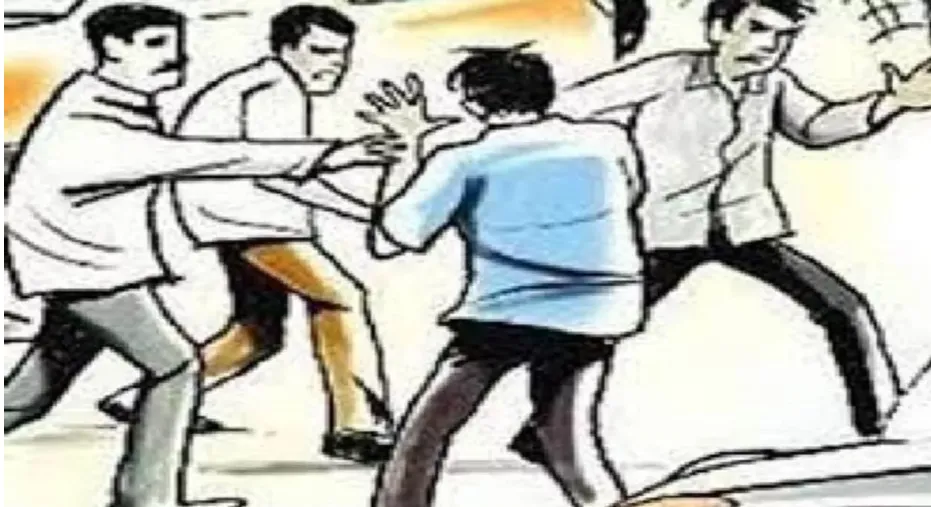 College Dispute: सिगरेट को लेकर पूछताछ पर कॉलेज निदेशक और स्टाफ से मारपीट, तीन के खिलाफ केस College Dispute: सिगरेट को लेकर पूछताछ पर कॉलेज निदेशक और स्टाफ से मारपीट, तीन के खिलाफ केस