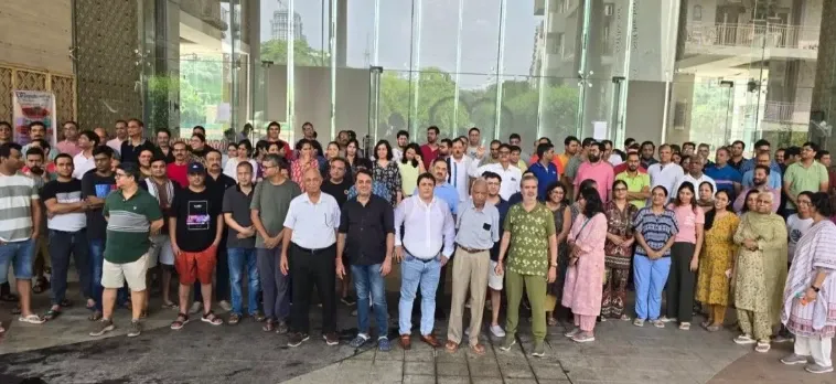 Mahagun Moderne Protest: सोसाइटी में चुनाव और वित्तीय लेनदेन का ऑडिट कराने की मांग पर लोगों का प्रदर्शन, बढ़े शुल्क को वापस लेने की मांग Mahagun Moderne Protest: सोसाइटी में चुनाव और वित्तीय लेनदेन का ऑडिट कराने की मांग पर लोगों का प्रदर्शन, बढ़े शुल्क को वापस लेने की मांग
