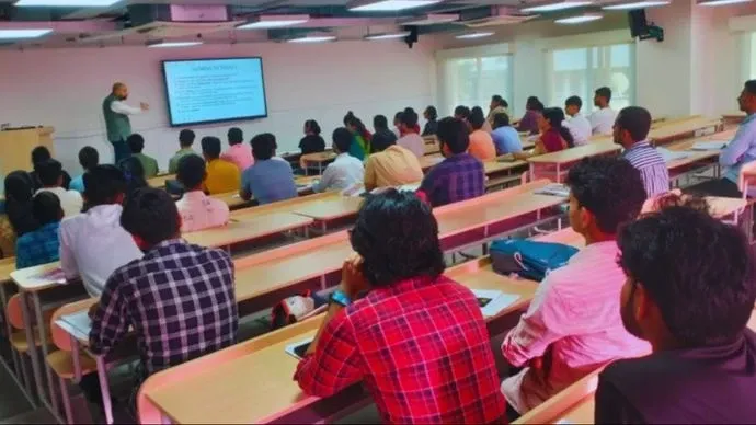 Coaching Centres: बिना पंजीकरण चल रहे 13 कोचिंग सेंटरों पर कार्रवाई, बंद करने के निर्देश Coaching Centres: बिना पंजीकरण चल रहे 13 कोचिंग सेंटरों पर कार्रवाई, बंद करने के निर्देश