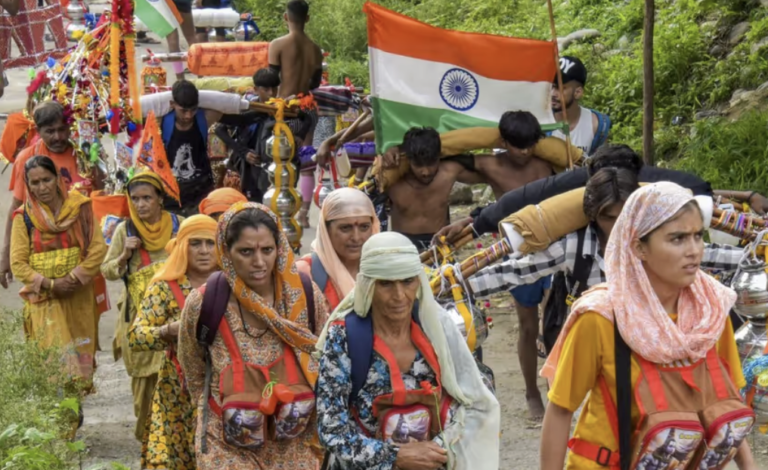 Uttar Pradesh : योगी सरकार ने महिला कावड़ियों के लिए किए विशेष प्रबंध, जलाभिषेक करने उमड़ पड़ी नारीशक्ति