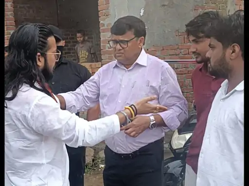 Greater Noida: उस्मानपुर गांव पहुंचा यमुना प्राधिकरण, कीचड़ और जलभराव की समस्याओं के समाधान का भरोसा