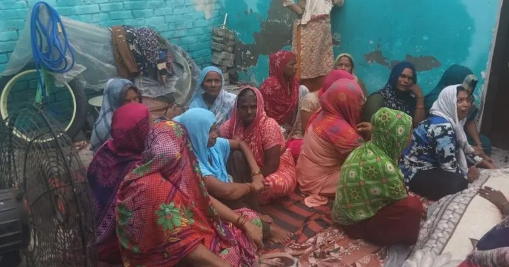 Hapur News : हापुड़ में दर्दनाक हादसा, तार की चपेट में आने से इंटर के छात्र की मौत Hapur News : हापुड़ में दर्दनाक हादसा, तार की चपेट में आने से इंटर के छात्र की मौत